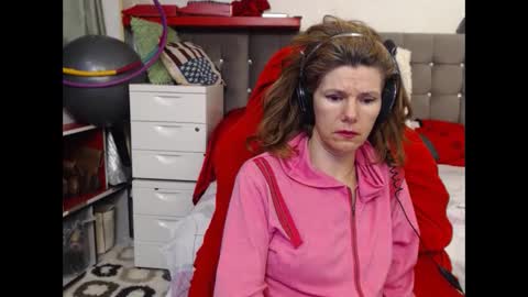 Snapshot of kellynumber chatting on 02-19-25, 02:55 kelly online show from 02-19-25, 02:55