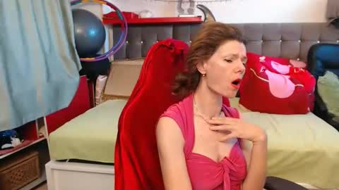 Snapshot of kellynumber chatting on 10-28-25, 10:08 kelly online show from 10-28-25, 10:08