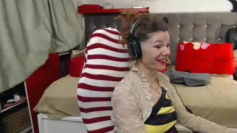 Snapshot of kellynumber chatting on 11-09-25, 10:30 kelly online show from 11-09-25, 10:30