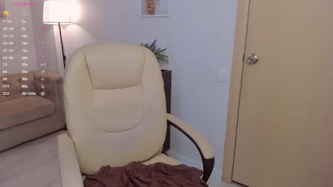 Snapshot of kellystarlight chatting on 02-11-25, 10:37 Kelly online show from 02-11-25, 10:37