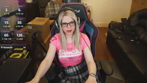 Snapshot of kelseycobalt chatting on 12-04-25, 12:20 kelseycobalt online show from 12-04-25, 12:20