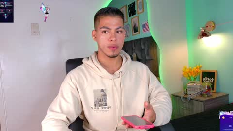 Snapshot of ken_boy_ chatting on 01-19-25, 11:34 online show from 01-19-25, 11:34