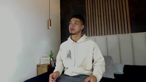 Snapshot of ken_boy_ chatting on 02-03-25, 02:25 online show from 02-03-25, 02:25