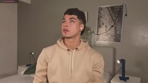 Snapshot of ken_boy_ chatting on 10-07-25, 11:40 online show from 10-07-25, 11:40