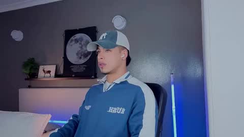 Snapshot of ken_boy_ chatting on 10-13-25, 11:32 online show from 10-13-25, 11:32