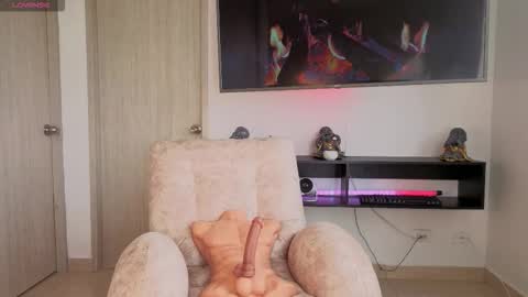      online show from 11-11-25, 12:38