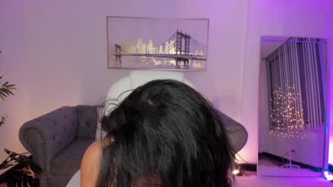 Snapshot of kendaall_jenner chatting on 01-16-25, 01:37 Kendall Jenner online show from 01-16-25, 01:37