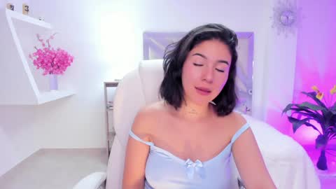 Snapshot of kendaall_jenner chatting on 01-21-25, 04:43 Kendall Jenner online show from 01-21-25, 04:43