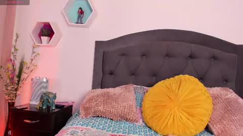 Kendall online show from 06-12-26, 10:30
