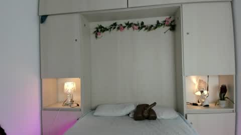Snapshot of kendallrosse1 chatting on 06-16-26, 12:30 Kendal online show from 06-16-26, 12:30
