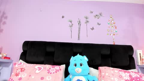 Snapshot of kendallwings chatting on 12-04-25, 06:49 kendallwings online show from 12-04-25, 06:49