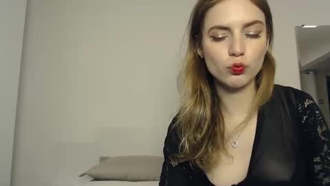 cloe online show from 01-12-25, 04:52