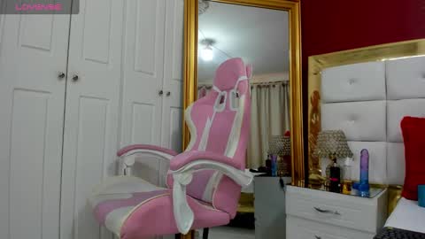 Kendal  online show from 01-19-25, 03:21