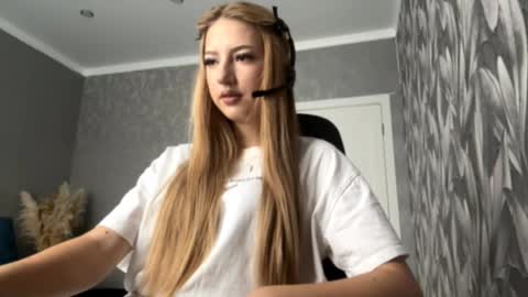 Snapshot of kendastuckmeyer chatting on 10-09-25, 07:17 Betty online show from 10-09-25, 07:17