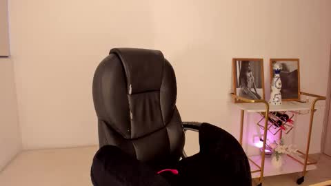 kendra  Benz online show from 12-18-25, 12:00