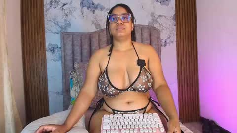 Snapshot of kendrabigass chatting on 11-21-25, 01:32 Mamasita online show from 11-21-25, 01:32