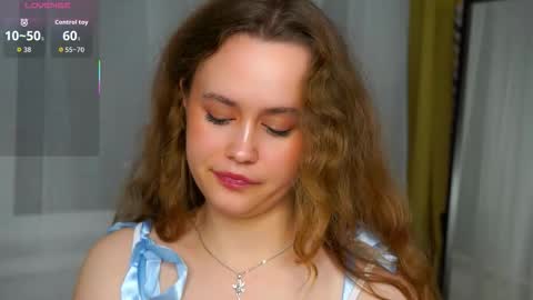 Snapshot of kendraedger chatting on 10-14-25, 06:31 Kira online show from 10-14-25, 06:31