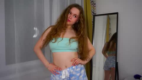 Snapshot of kendraedger chatting on 11-15-25, 06:59 Kira online show from 11-15-25, 06:59