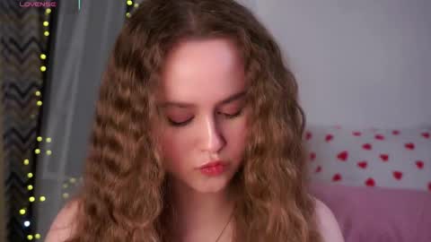 Snapshot of kendraedger chatting on 04-30-26, 10:25 Kira online show from 04-30-26, 10:25