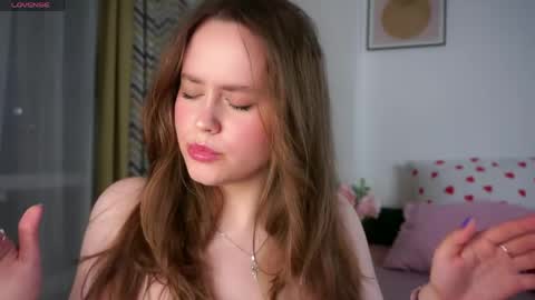 Snapshot of kendraedger chatting on 05-06-26, 10:37 Kira online show from 05-06-26, 10:37