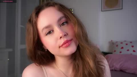 Snapshot of kendraedger chatting on 05-12-26, 10:40 Kira online show from 05-12-26, 10:40