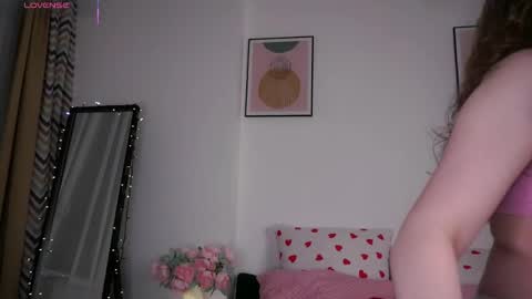 Snapshot of kendraedger chatting on 05-30-26, 11:02 Kira online show from 05-30-26, 11:02