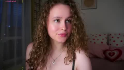 Snapshot of kendraedger chatting on 06-11-26, 11:36 Kira online show from 06-11-26, 11:36