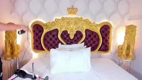 Kendral  online show from 10-22-25, 04:35