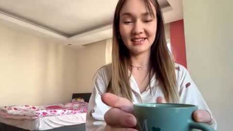 Snapshot of keniarhynard chatting on 12-15-25, 09:24 Elena online show from 12-15-25, 09:24