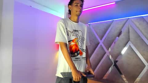 Snapshot of kenix_7 chatting on 11-07-25, 09:37 kenix online show from 11-07-25, 09:37