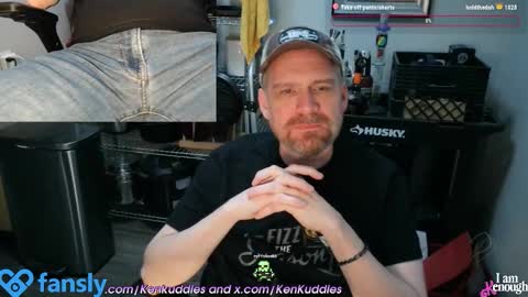 Snapshot of kenkuddles chatting on 12-10-24, 01:11 Ken Kuddles online show from 12-10-24, 01:11