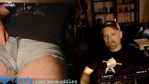 Snapshot of kenkuddles chatting on 03-04-25, 01:01 Ken Kuddles online show from 03-04-25, 01:01