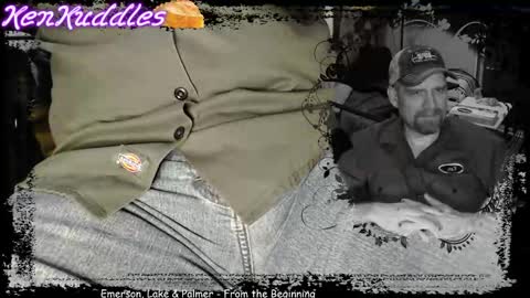 Snapshot of kenkuddles chatting on 09-28-25, 03:01 Ken Kuddles online show from 09-28-25, 03:01