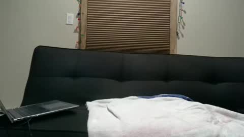 Snapshot of kenluca chatting on 01-04-25, 10:02 Kenluca online show from 01-04-25, 10:02