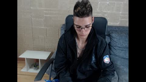 kenn_boy_ online show from 01-22-25, 06:31