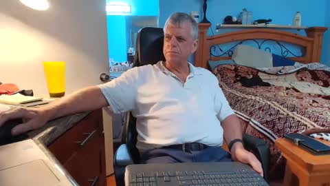 Snapshot of kent_ham chatting on 10-06-25, 07:44 kent_ham online show from 10-06-25, 07:44