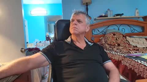 Snapshot of kent_ham chatting on 10-19-25, 11:27 kent_ham online show from 10-19-25, 11:27