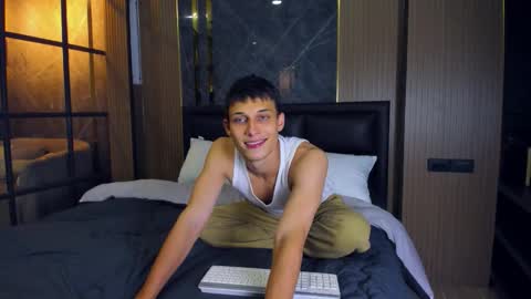 Peter     online show from 03-20-26, 04:34