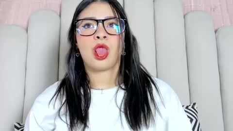 Snapshot of keny_williams chatting on 05-31-26, 03:15 Keny online show from 05-31-26, 03:15