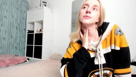 Snapshot of kenziedawton chatting on 12-07-24, 04:42 Kenzie online show from 12-07-24, 04:42