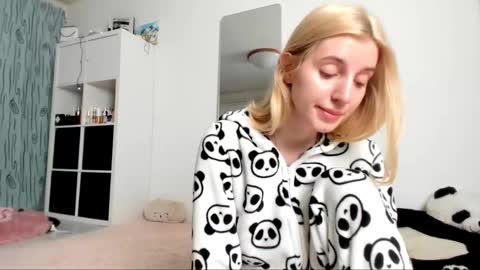 Snapshot of kenziedawton chatting on 01-13-25, 05:01 Kenzie online show from 01-13-25, 05:01