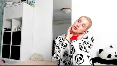 Snapshot of kenziedawton chatting on 03-08-25, 06:54 Kenzie online show from 03-08-25, 06:54