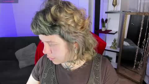 Snapshot of kenziesharik chatting on 11-16-25, 04:51 Kenzie online show from 11-16-25, 04:51