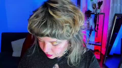 Snapshot of kenziesharik chatting on 11-29-25, 07:00 Kenzie online show from 11-29-25, 07:00