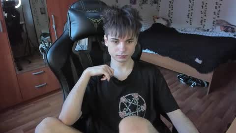 Looking for a moderator I PVT IS OPEN online show from 04-01-26, 02:25