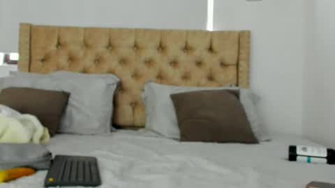 Kery Hillson online show from 09-21-25, 02:40