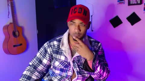 Snapshot of kevin_blackster chatting on 10-23-25, 03:33 kevin online show from 10-23-25, 03:33