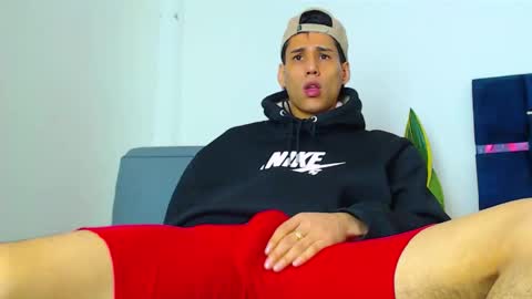 Kevin  y marlon online show from 10-24-25, 09:11