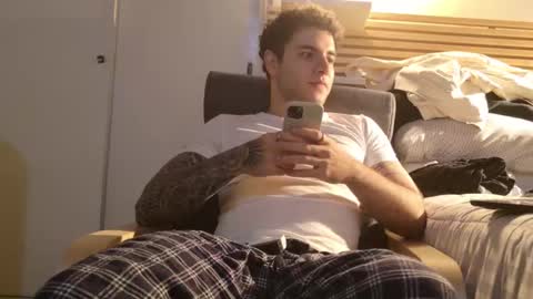 Snapshot of kevinwolf777 chatting on 12-05-25, 02:31 Kevin online show from 12-05-25, 02:31