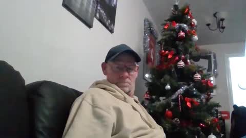 Snapshot of kevlooking4sez chatting on 12-31-24, 12:43 kevlooking4sez online show from 12-31-24, 12:43